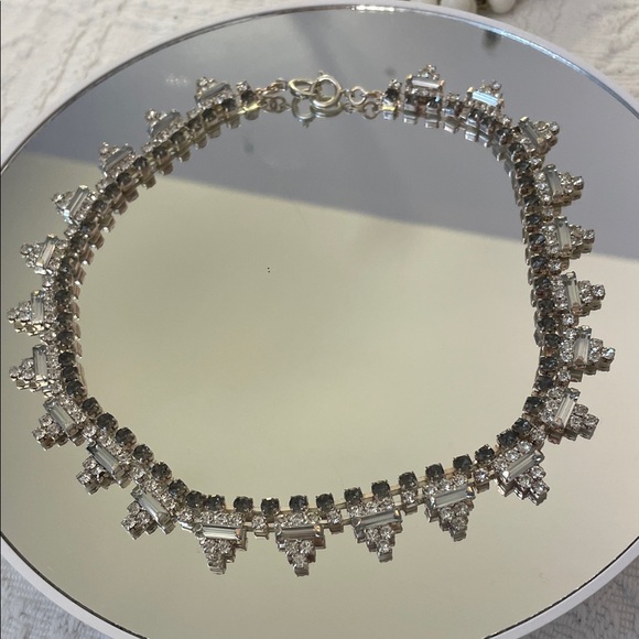Dazzling Silver Crystal Necklace chocker style - Picture 3 of 3